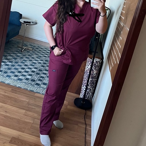⚕️Maroon Scrubs Set⚕️ - Picture 1 of 5